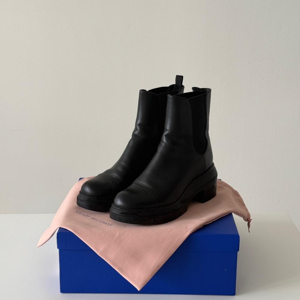 Stuart Weitzman Norah Chelsea boots